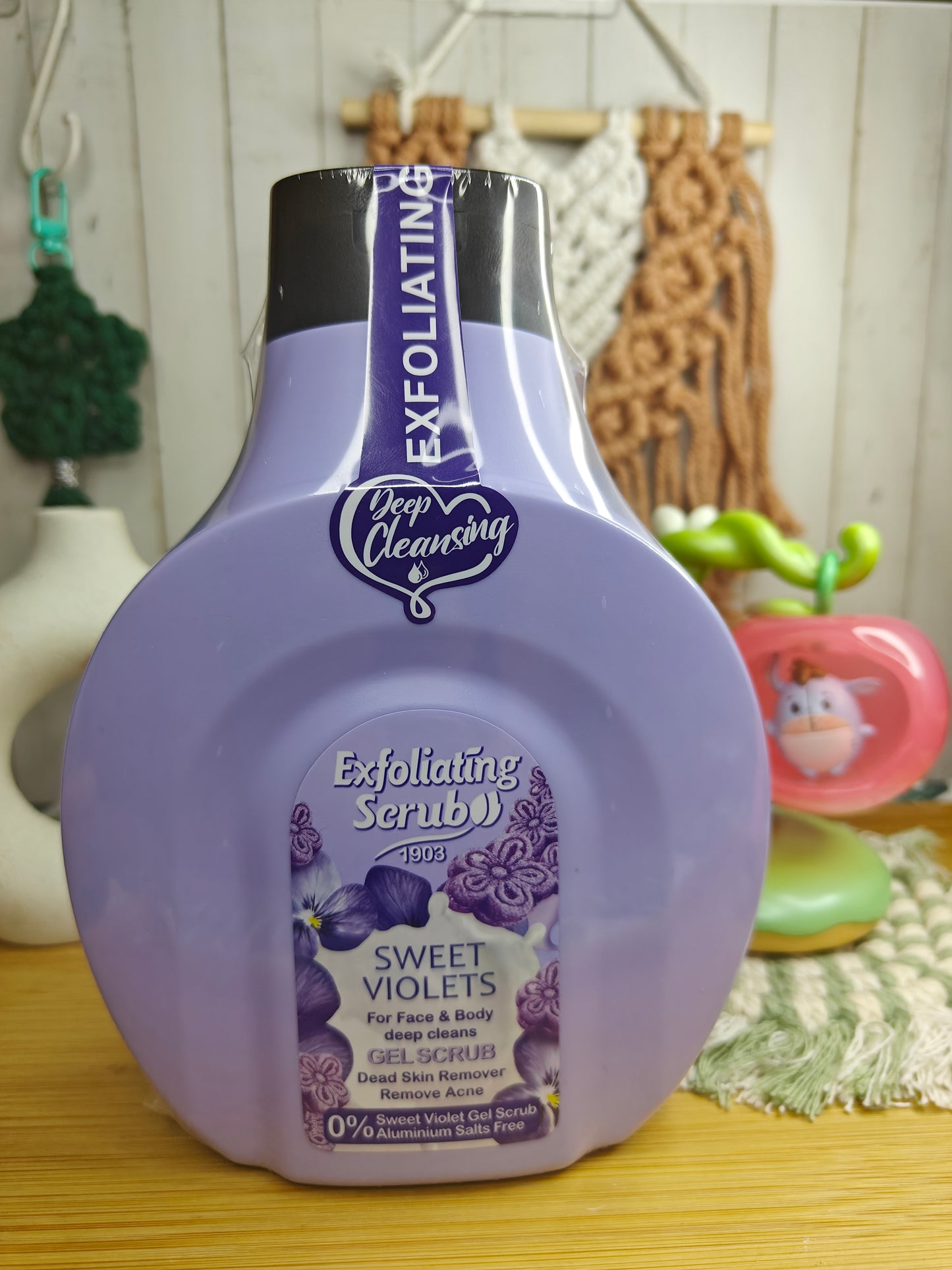 Exfoliating scrub