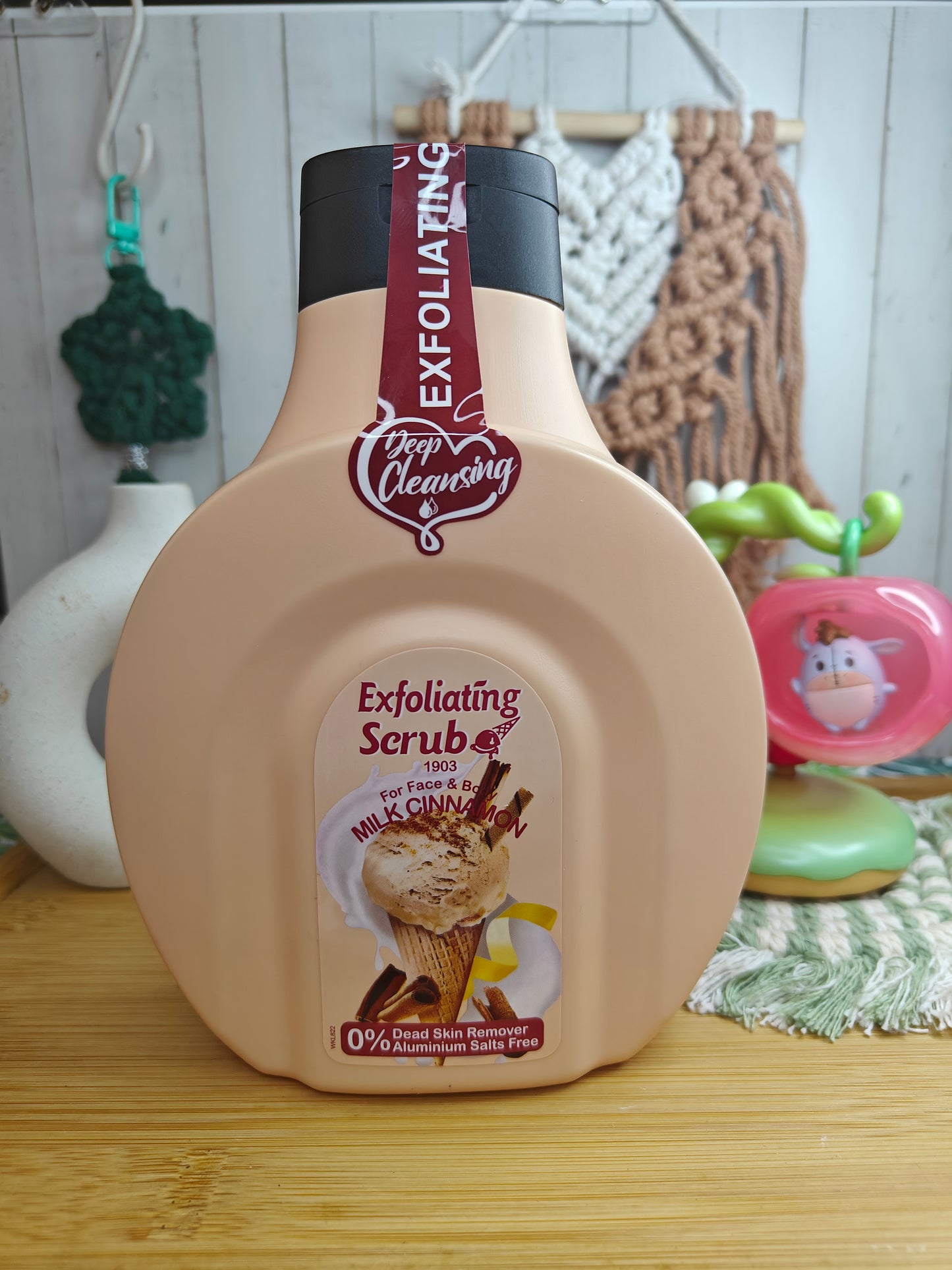 Exfoliating scrub