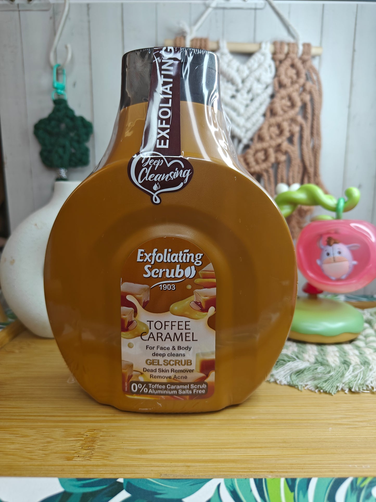 Exfoliating scrub