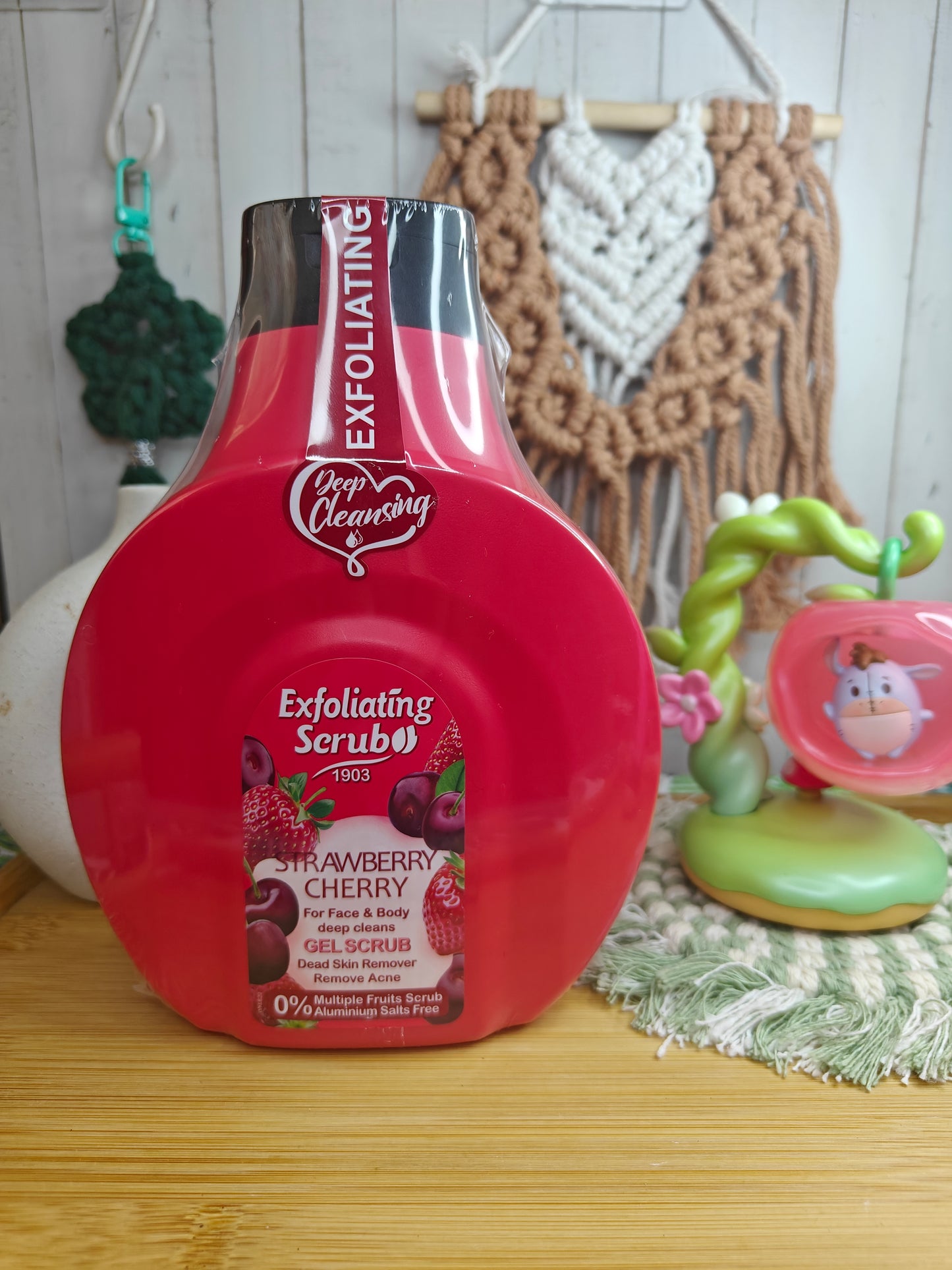 Exfoliating scrub
